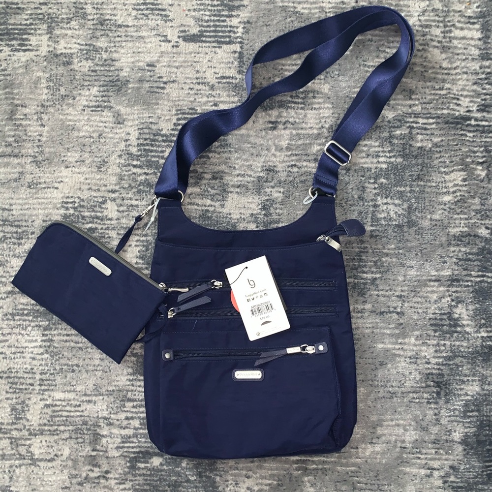 💛Brand new navy baggallini crossbody handbag💛